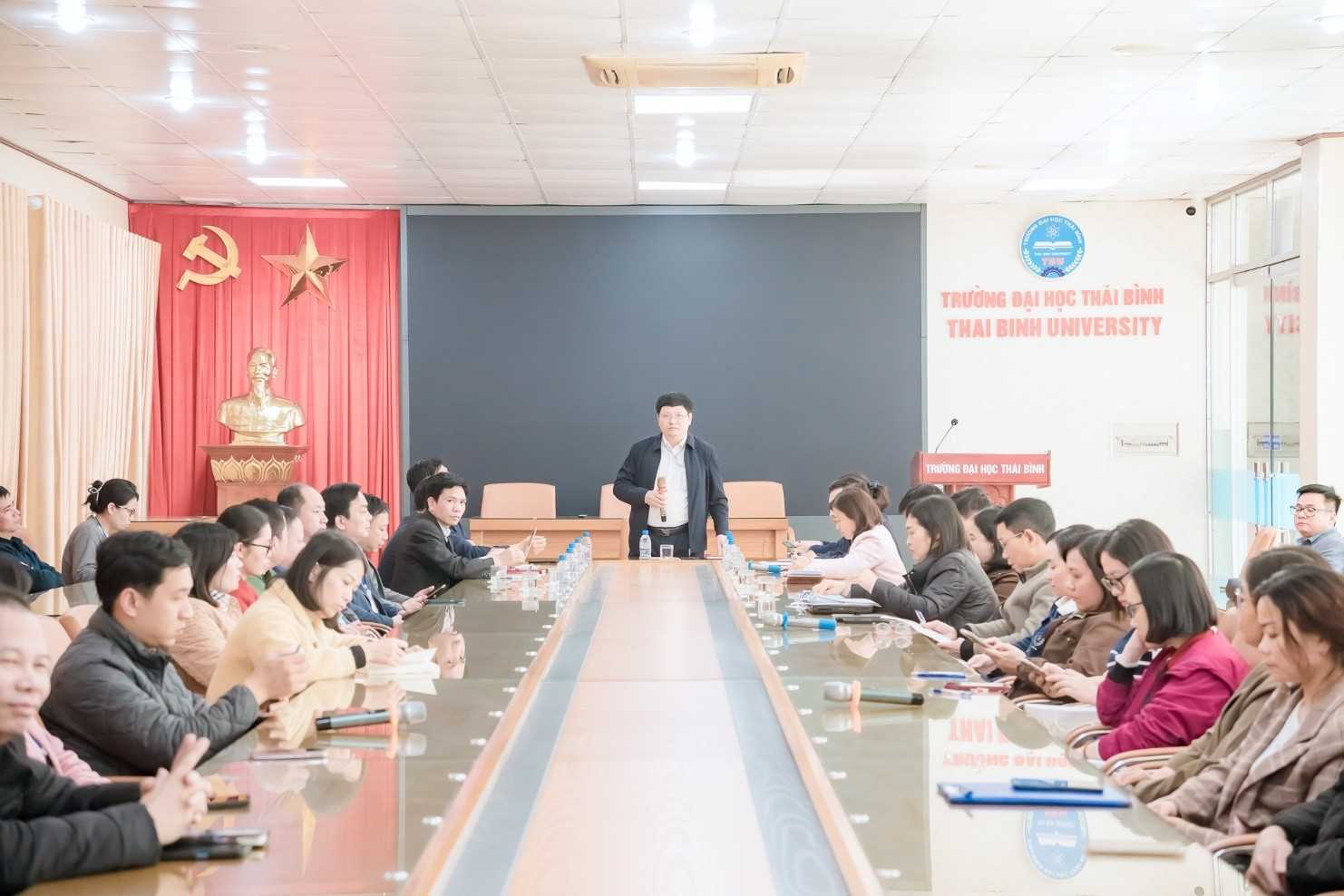 BAN GIÁM HIỆU TRƯỜNG ĐẠI HỌC THÁI BÌNH GẶP MẶT GIẢNG VIÊN TRẺ